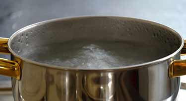 pot of boiling water