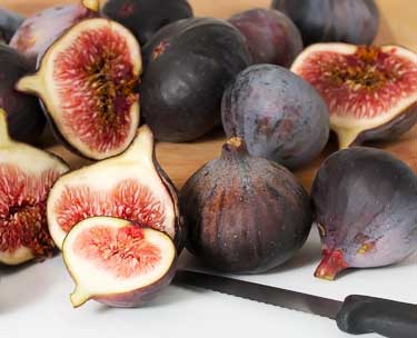 fresh figs sliced in half