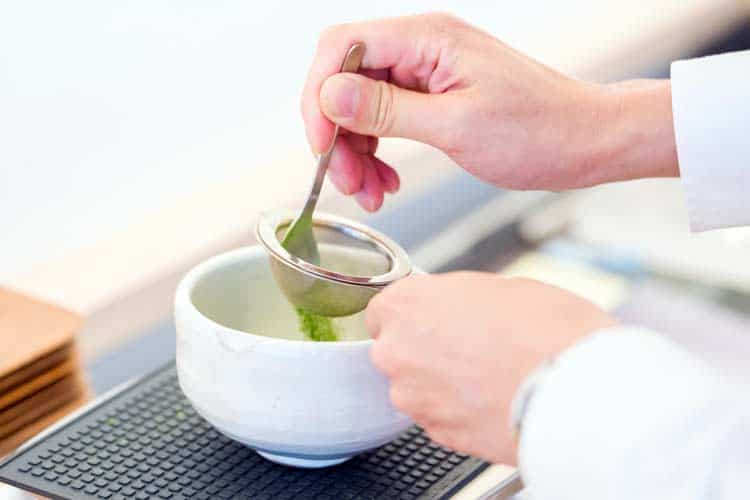 how to sift matcha